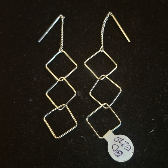 Silvertone drop earring - Picture 2 of 2
